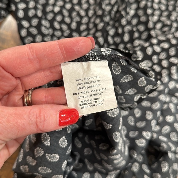 Motherhood Maternity Flowy Paisley V-Neck Blouse - Picture 7 of 7